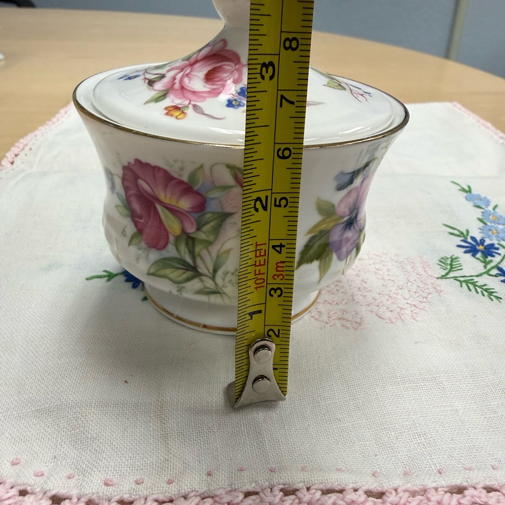 Vintage Queens Fine Bone China Floral Sugar or Trinket Bowl with Lid Vintage - Picture 11 of 12